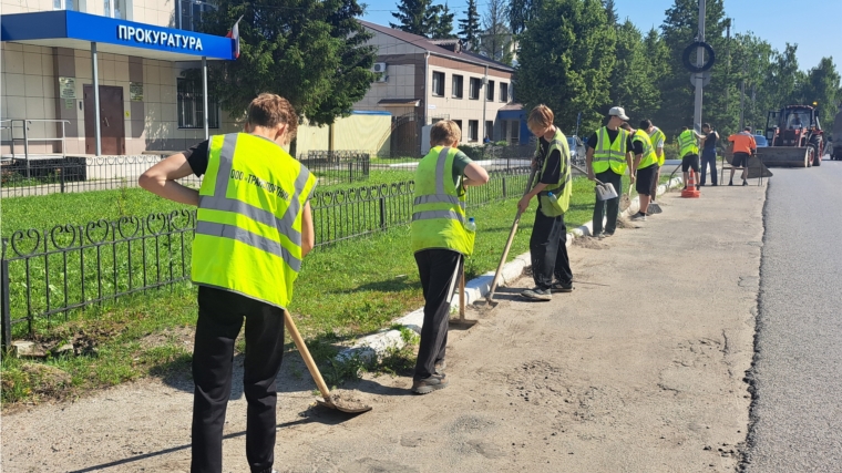 161 подросток Канашского муниципального округа выбрал трудовое лето с кадровым центром «Работа России».